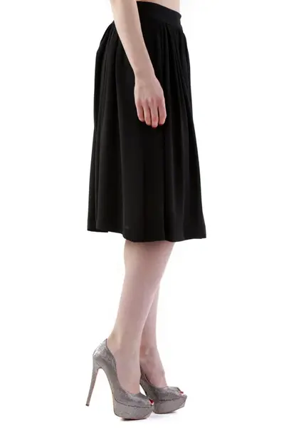 Černá midi sukně