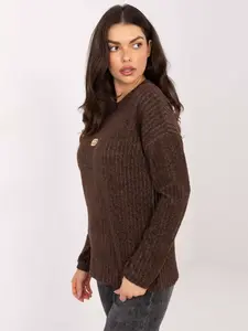 Hnědý svetr s dlouhými rukávy