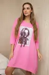 Šaty s potiskem a rozevlátým spodním dílem růžové