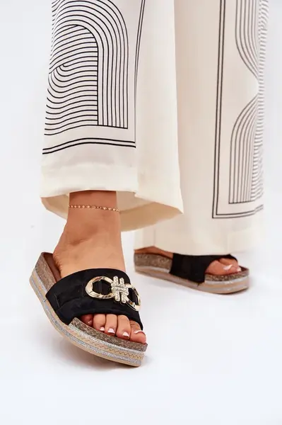 Boto Dámske Sandále Na Platforme S Leskom A Zlatou Dekoráciou Čierne Rilirea