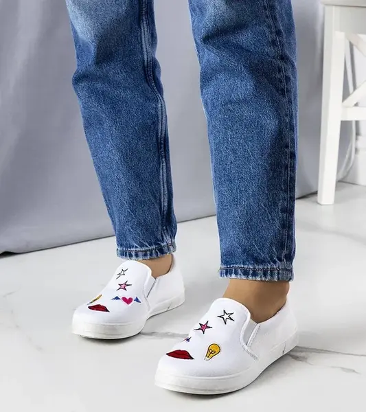 Gemre White fabric sneakers with Anais patches