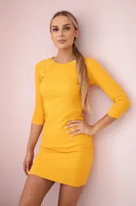 Šaty s ozdobnými knoflíky z hořčice