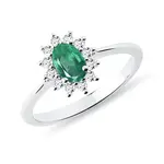 Smaragdový prsten s brilianty v bílém zlatě KLENOTA