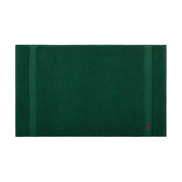 Koberec do koupelny Ralph Lauren Polo Player College Green 55 x 90 cm zelená barva