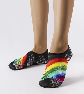 Gemre Black water shoes with colorful print Krejz