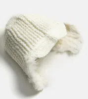 Gemre White hat with ear flaps Zora