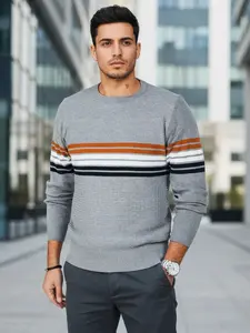 Pánský svetr s pruhy