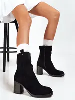 Černé semišové holínky na podpatku