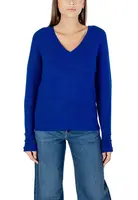 Modrý svetr s výstřihem do V