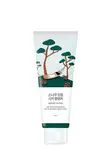 ROUND LAB Zklidňující čisticí pěna Pine (Calming Cica Cleanser) 150 ml