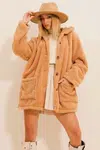 Trend Alaçatı Stili Dámska Ťava Dvojité vrecko Predná oversize plyšová bunda na gombíky