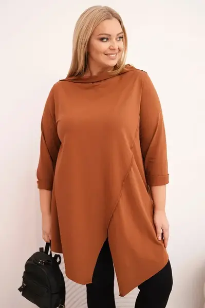 Kesi Dámská bavlněná blůza Plus Size asymetrická s ohrnutým rukávem tmavě camelová