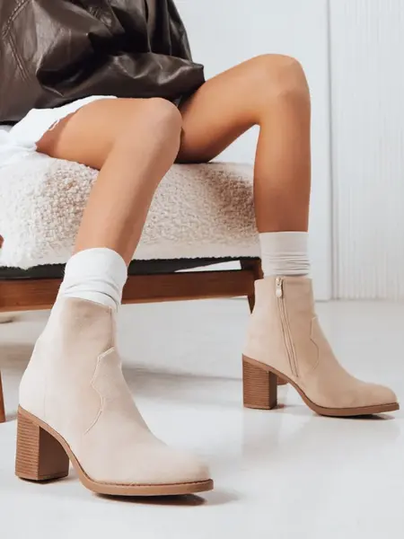 Béžové kotníkové boty na podpatku