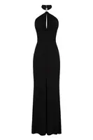 Černé koktejlové šaty s turtleneck výstřihem