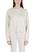 Krémový sveter s okrúhlym výstrihom