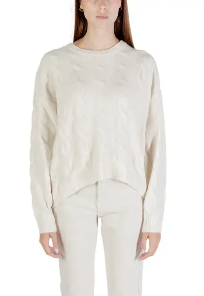 Krémový sveter s okrúhlym výstrihom