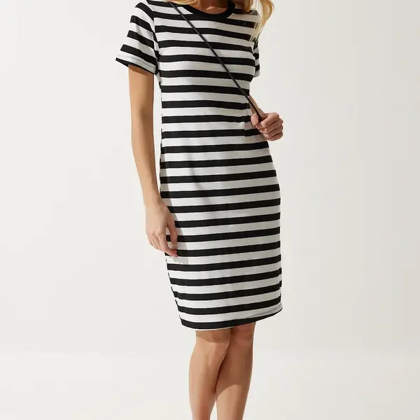 Happiness İstanbul Women's Black and White Crew Neck Striped Knitted Dress