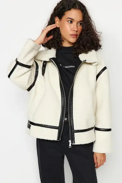 Trendyol White Oversize Mold Faux Leather Detailed Plush Jacket Coat
