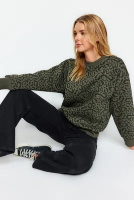 Trendyol khaki potištěná mikina s fleece podšívkou a regular fit střihem