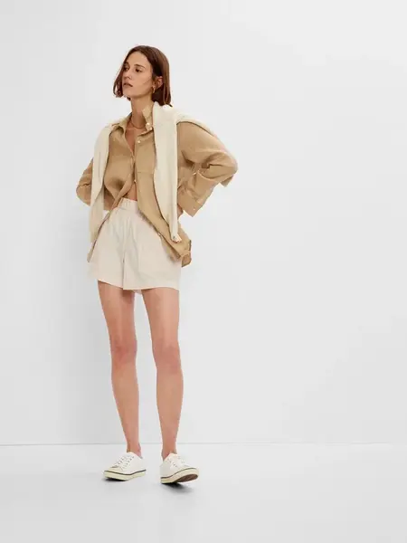 Béžové dámske šortky s vysokým pásom GAP