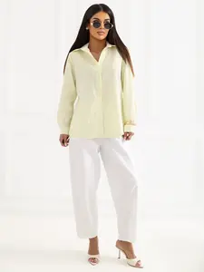 Světle žlutá dámská košile s proužky