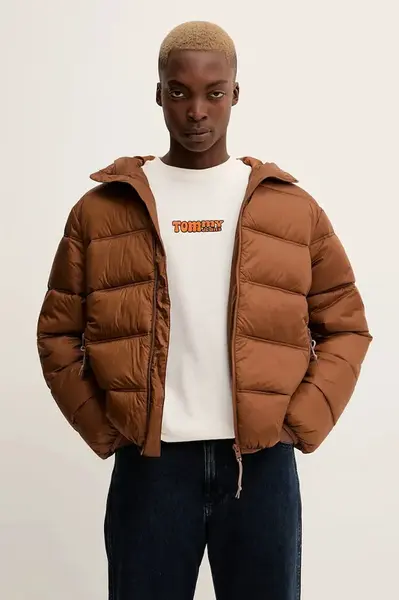 Bunda Tommy Jeans hnědá barva, zimní, DM0DM22044