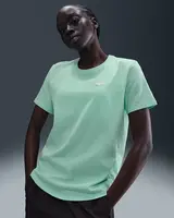 Nike Sportswear Club Essentials Womens T-Shirt L