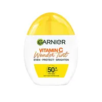 Garnier Vitamin C Wonder Tint SPF 50+, odtieň Medium – tónovací fluid ALL-IN-1