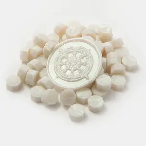 Illusory Color Sealing Wax Particles