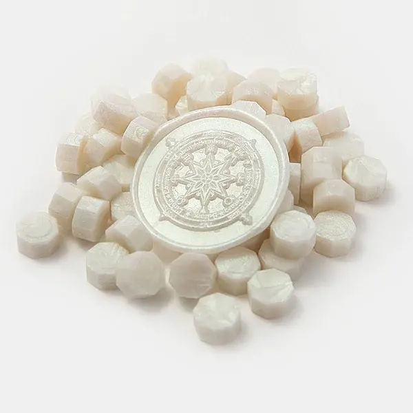 Illusory Color Sealing Wax Particles