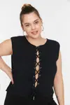 Trendyol Curve čierna manšestrová pletená blúzka s očkami a čipkovaným detailom