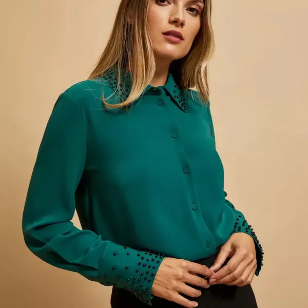 Shirts made of beads