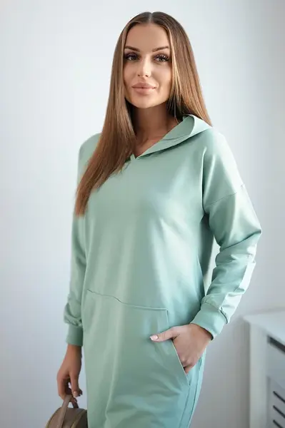 Tmavě mátové šaty s kapucí