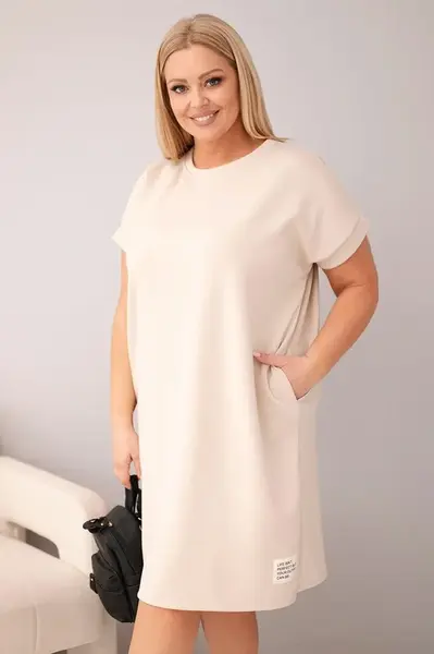 Kesi dámske plus-size šaty s krátkymi rukávmi a vreckami béžové