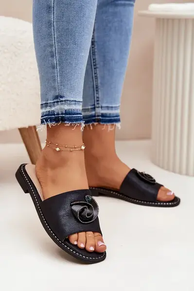 S. BARSKI Dámské Pantofle Na Plochém Podpatku S Ozdobným Detalem