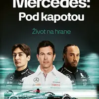 Mercedes Pod kapotou