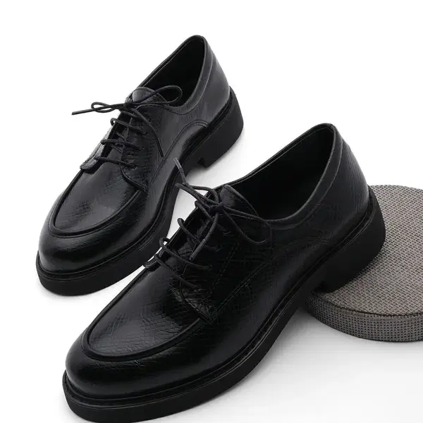 Dámské oxfordky Marjin s tkaničkami, pánské ležérní boty Nesan černé