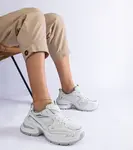 Gemre White sneakers on a chunky sole Adoma