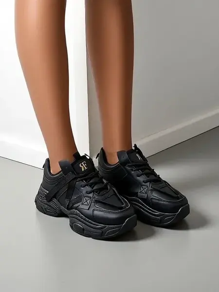 Resti Women's sports sneakers on a thicker sole Quensi