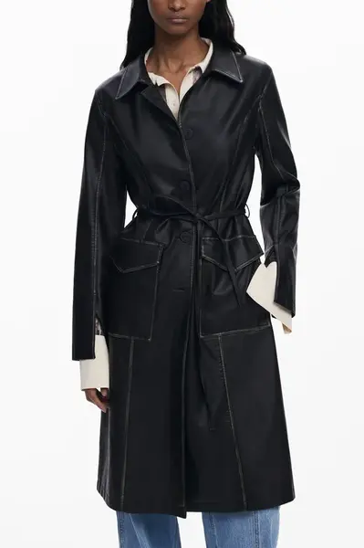 Černý kabát s páskem