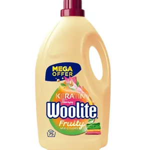 Woolite Keratin Tekutý prací prostředek na barevné prádlo Fruity 4,5 l