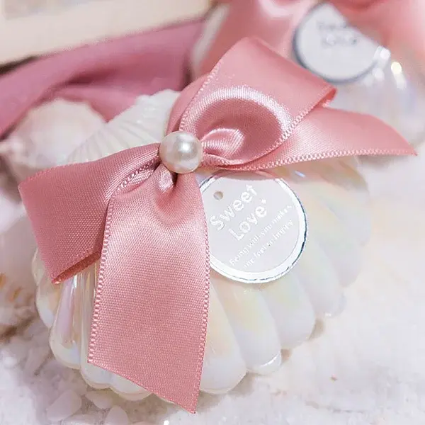 White Shell Shaped Plastic Candy Boxes