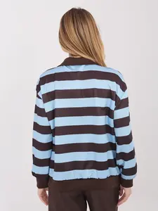 Pruhovaná světle modrá mikina