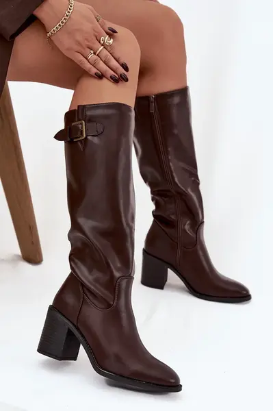 Dámské kozačky na podpatku s přezkou