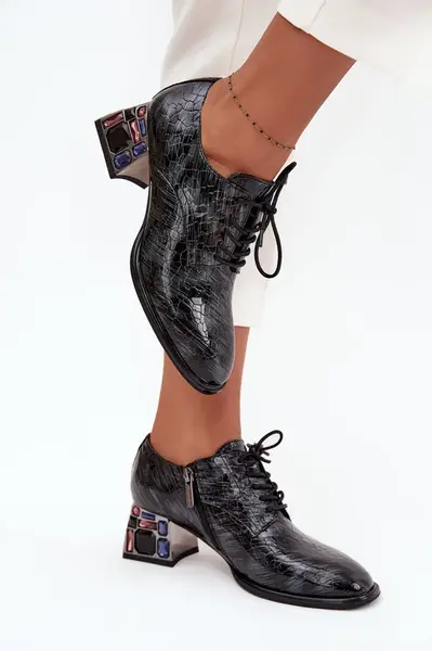 Kožené lakované dámské boty s krystaly