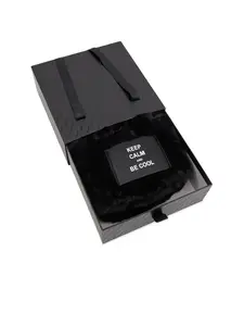 Černá dámská kabelka v dárkovém balení