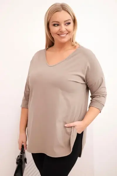 Plus size blúzka s V-výstrihom a vyhrnutými rukávmi