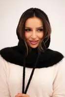 Polski Dámská čepice s kapucí a pleteným vzorem černá