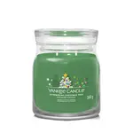 YANKEE CANDLE Signature Vonná svíčka střední 2 knoty Shimmering Christmas Tree 368 g