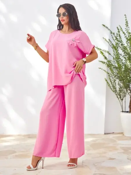 Resti Women's short-sleeved set with decorative flower and wide trousers